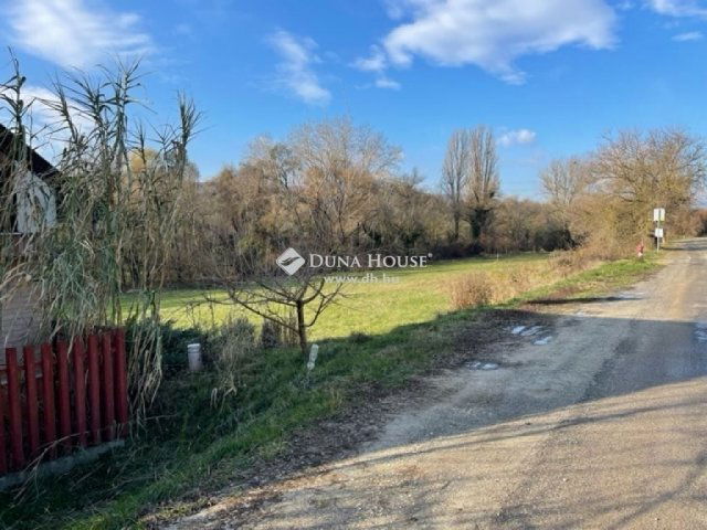 Eladó telek, Budakalászon 120 M Ft / költözzbe.hu