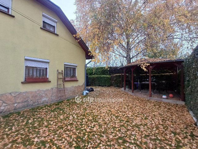 Eladó ikerház, Szigetszentmiklóson 83.5 M Ft, 4 szobás