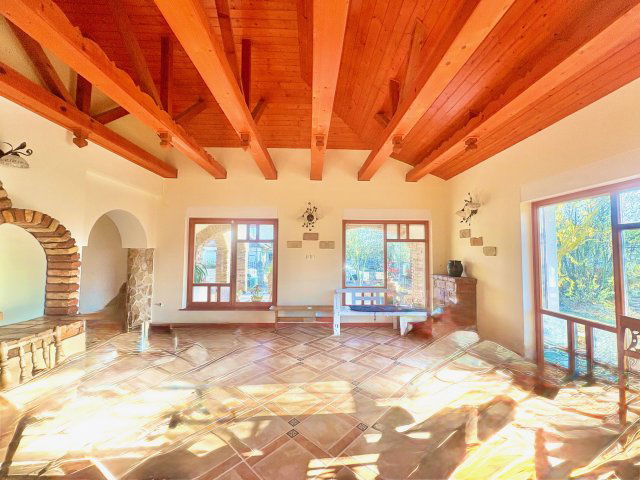 Eladó családi ház, Felsőlajoson 100 M Ft, 4+1 szobás