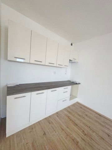 Kiadó téglalakás, albérlet, Debrecenben 300 E Ft / hó, 3 szobás