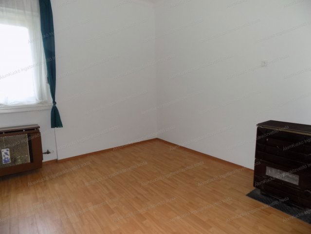 Eladó családi ház, Kaposváron 34.7 M Ft, 2 szobás