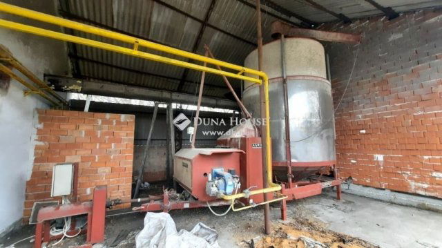 Eladó ipari ingatlan, Nyáregyházán 310 M Ft