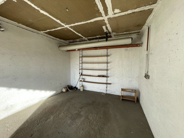 Kiadó garázs, Miskolcon, Felsőruzsin körúton 35 E Ft / hó