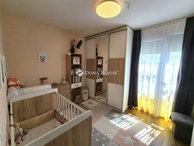 Eladó panellakás, Pécsett 51 M Ft, 2 szobás