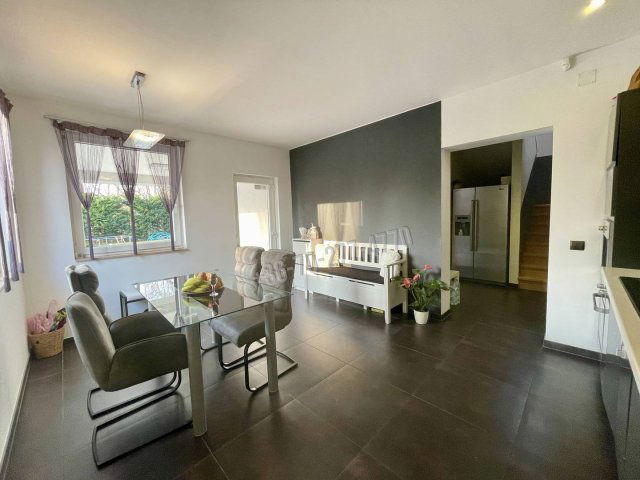 Eladó családi ház, Oroszlányban, Kossuth Lajos utcában 108 M Ft