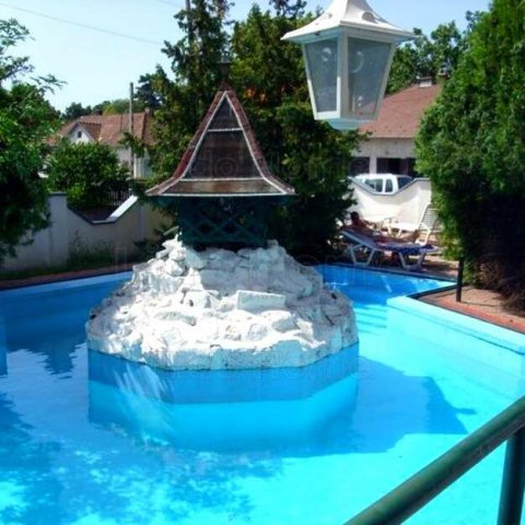Eladó hotel, Siófokon 1019.2 M Ft, 44 szobás