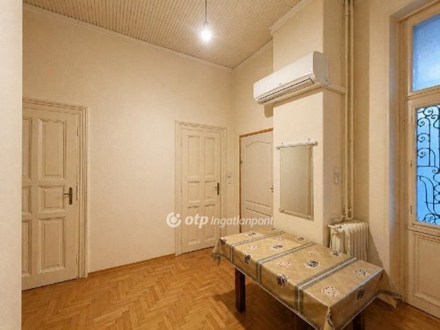Eladó téglalakás, Budapesten, V. kerületben 199 M Ft, 4 szobás