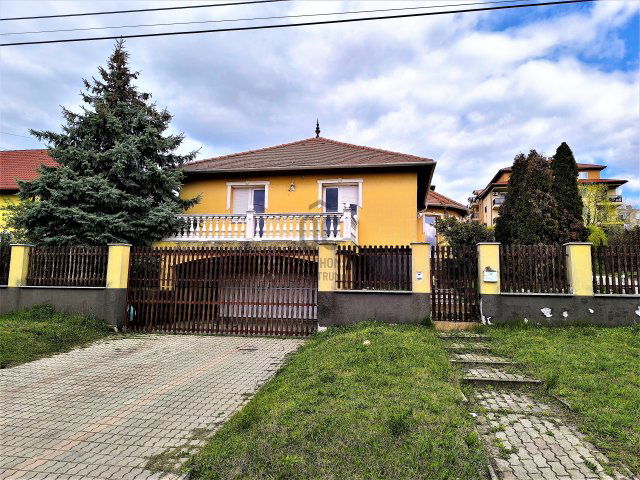 Eladó családi ház, Tatabányán 102 M Ft, 5 szobás