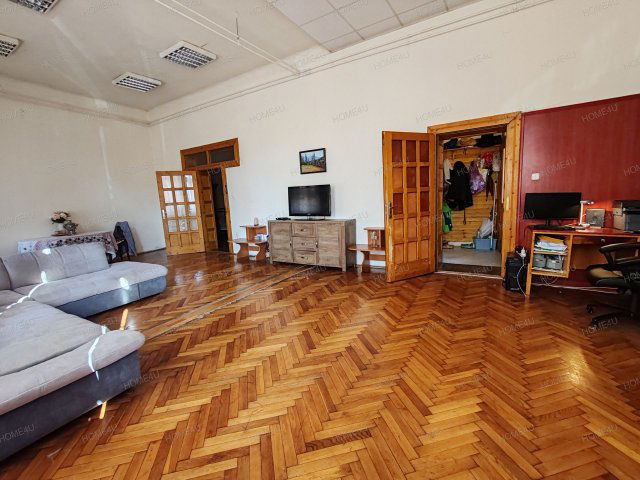 Eladó téglalakás, Szolnokon 99 M Ft, 5 szobás