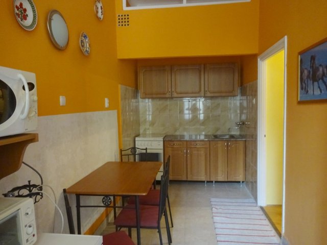 Eladó téglalakás, Budapesten, VII. kerületben, Cserhát utcában