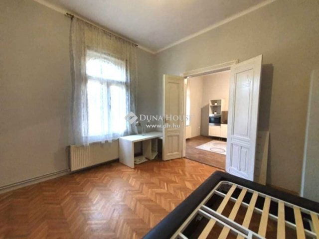 Eladó téglalakás, Pécsett 52.5 M Ft, 2 szobás