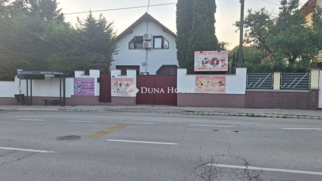 Eladó üzlethelyiség, Székesfehérvárott, Pozsonyi úton 199 M Ft
