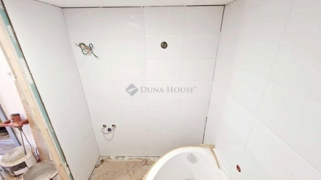 Eladó téglalakás, Budapesten, X. kerületben 48.4 M Ft, 1 szobás