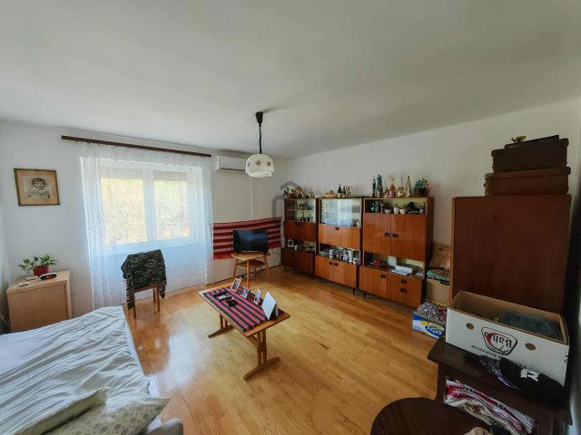 Eladó téglalakás, Ajkán 3.7 M Ft, 1 szobás