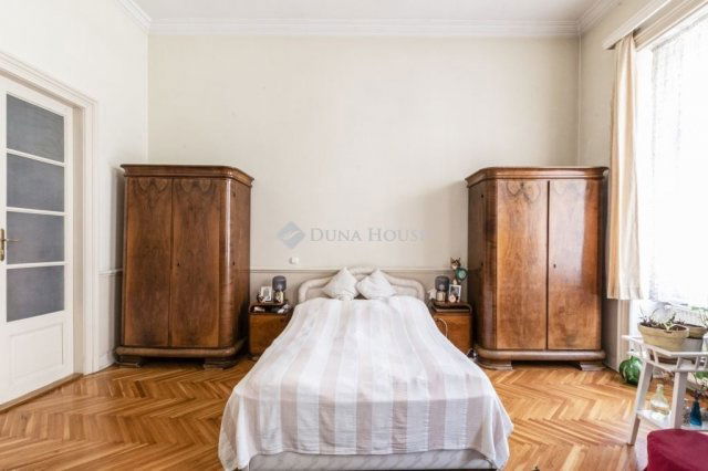 Eladó téglalakás, Budapesten, VI. kerületben 99.8 M Ft, 3 szobás