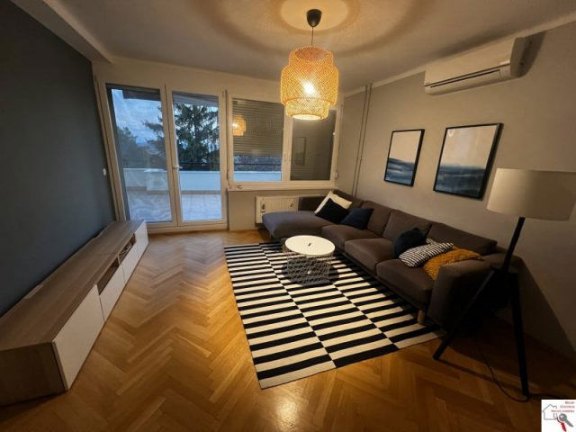 Kiadó téglalakás, albérlet, Pécsett 300 E Ft / hó, 3 szobás