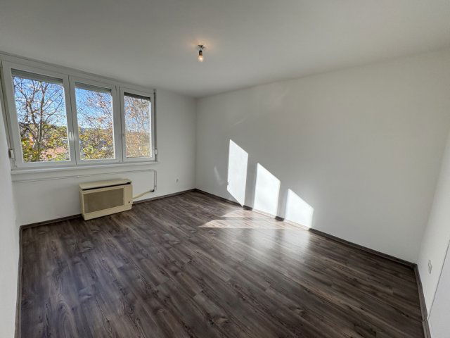 Eladó téglalakás, Kaposváron 33.5 M Ft, 2 szobás