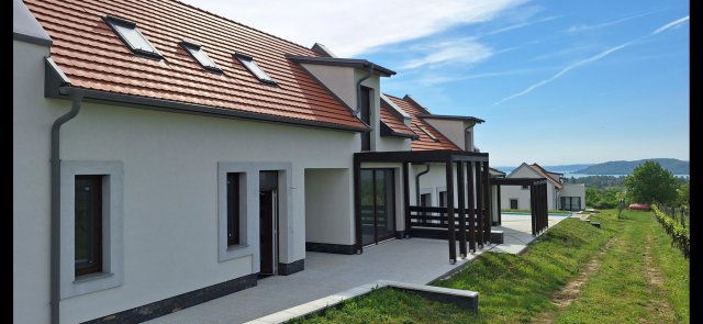 Eladó téglalakás, Balatonfüreden 199 M Ft, 4+1 szobás