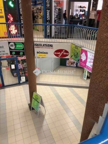 Kiadó üzlethelyiség, Pécsett 100 E Ft / hó