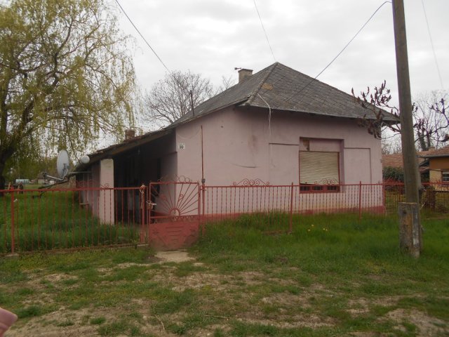 Eladó családi ház, Hunyán 6.8 M Ft, 1+2 szobás