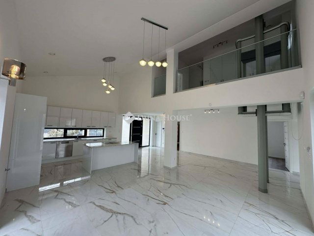 Eladó családi ház, Vecsésen 245 M Ft, 5 szobás