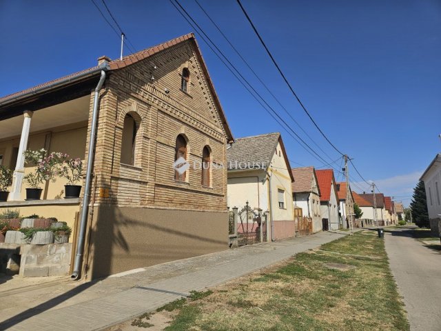 Eladó családi ház, Szűrön 34.9 M Ft, 3 szobás
