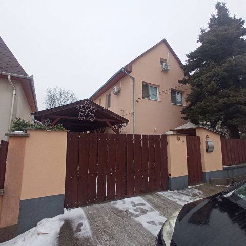 Eladó családi ház, Kerepesen 120 M Ft, 3 szobás