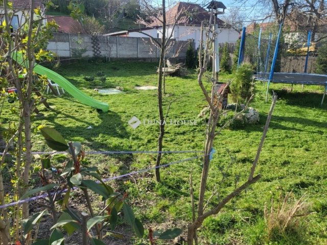 Eladó családi ház, Sárisápon 69.5 M Ft, 5 szobás