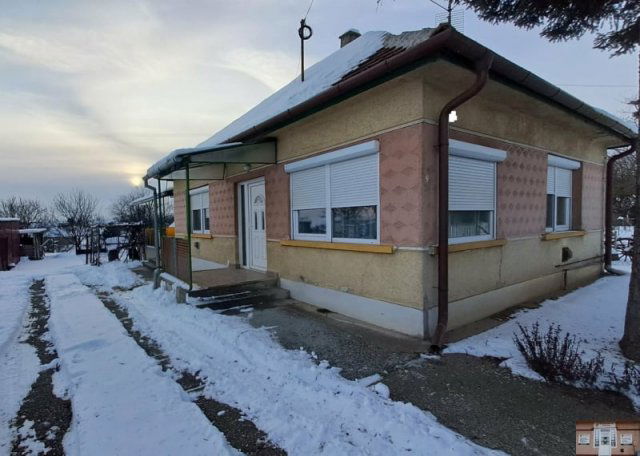 Eladó családi ház, Gombán 48.8 M Ft, 3 szobás