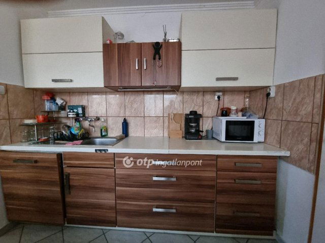 Eladó családi ház, Iszkázon 38.8 M Ft, 5+1 szobás