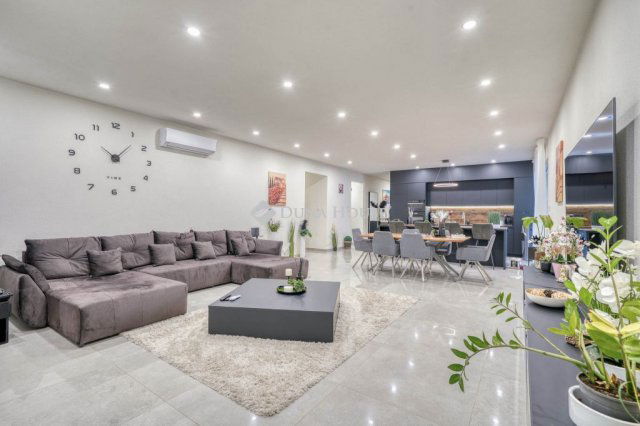 Eladó családi ház, Délegyházán, Árpád utcában 199 M Ft