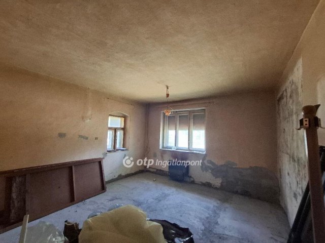 Eladó családi ház, Egerfarmoson 6 M Ft, 2 szobás