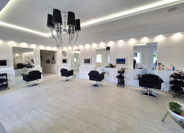 Kiadó üzlethelyiség, Tatán 140 E Ft / hó, 1 szobás