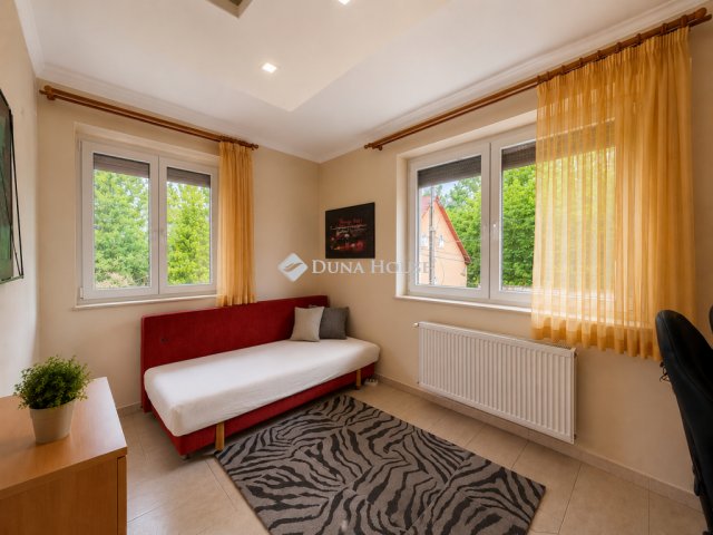 Eladó családi ház, Szigetszentmiklóson 102 M Ft, 4 szobás