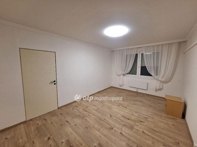 Eladó panellakás, Mezőhegyesen 20.9 M Ft, 2+1 szobás