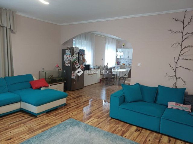 Eladó családi ház, Szirmabesenyőn 118 M Ft, 6 szobás