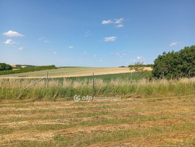 Eladó telek, Csetényben 13.9 M Ft / költözzbe.hu