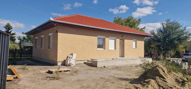 Eladó családi ház, Cegléden 85 M Ft, 5 szobás