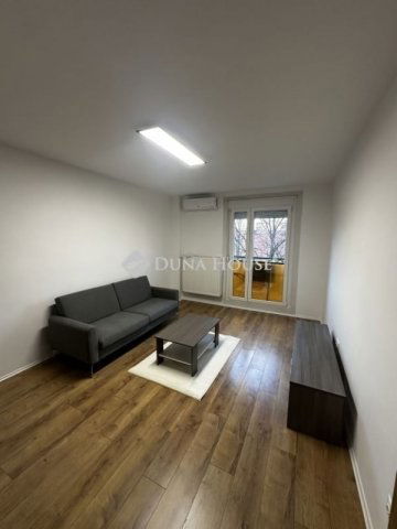 Eladó panellakás, Pécsett 58.9 M Ft, 2 szobás