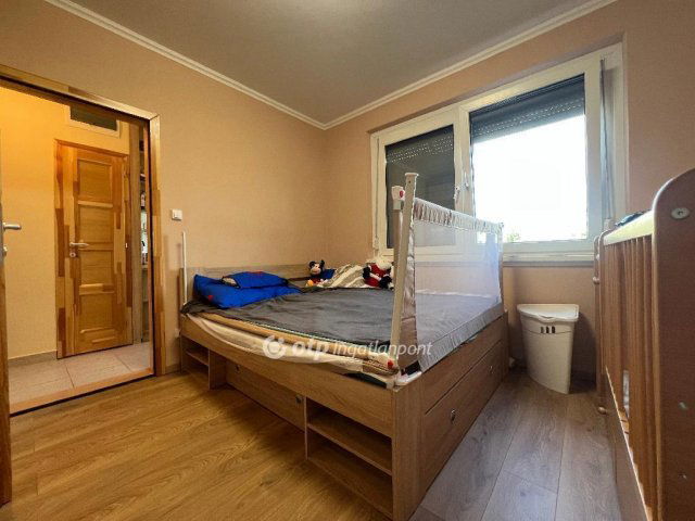 Eladó panellakás, Százhalombattán 68.4 M Ft, 2+1 szobás