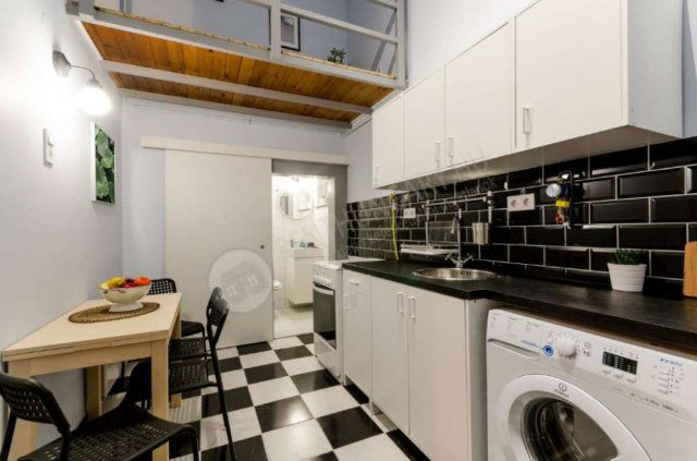 Kiadó téglalakás, albérlet, VI. kerületben, Jókai utcában