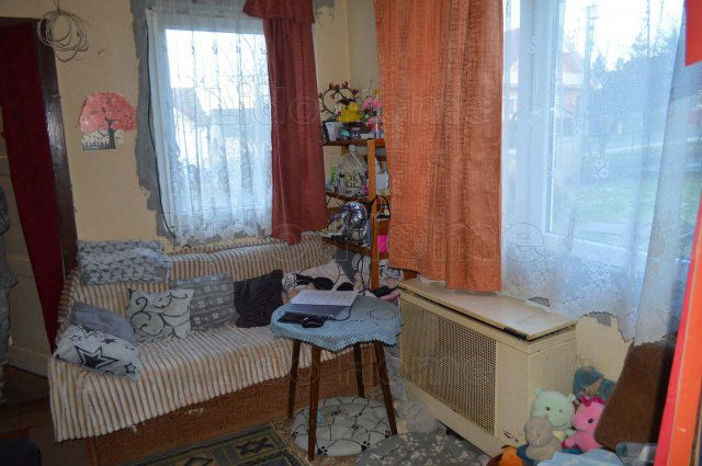 Eladó családi ház, Pusztaszemesen 29.97 M Ft, 8 szobás