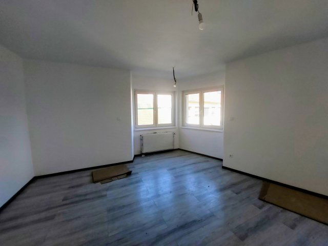 Eladó téglalakás, Vácon 120 M Ft, 2+2 szobás