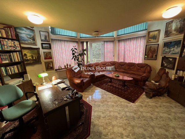 Eladó családi ház, Pécsett 125 M Ft, 4 szobás