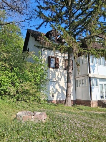 Eladó családi ház, Balatonalmádiban 220 M Ft, 10 szobás