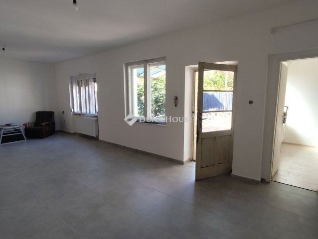 Eladó családi ház, Cegléden 59.5 M Ft, 4 szobás