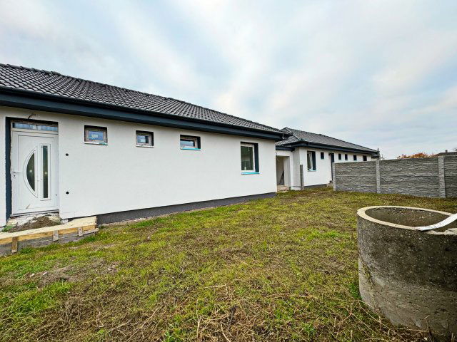 Eladó ikerház, Hajdúsámsonon 70 M Ft, 4 szobás