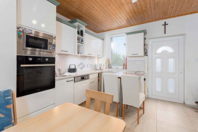 Eladó családi ház, Hegyeshalomban 94.99 M Ft, 4 szobás