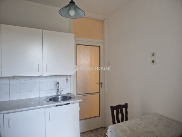 Eladó panellakás, Pécsett 47.9 M Ft, 2 szobás