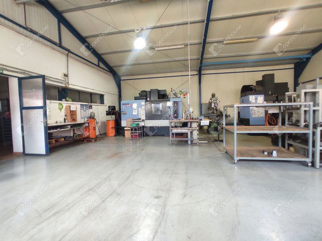 Kiadó ipari ingatlan, Komáromban 2000 E Ft / hó